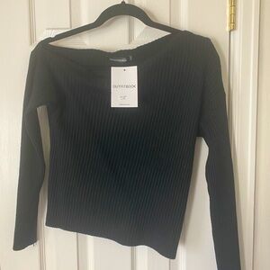 Outfit Book black shoulder sweater